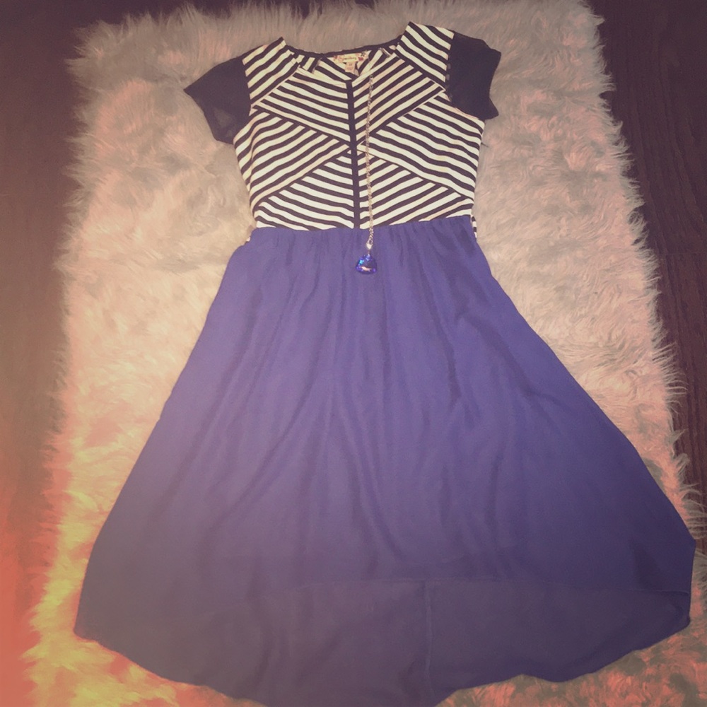 More formal dress that comes with a necklace!